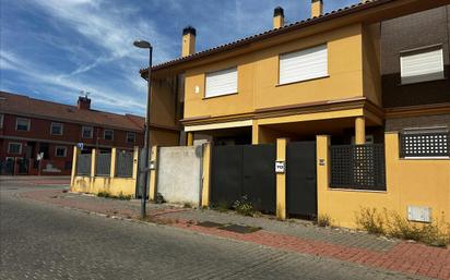 Single-family semi-detached for sale in CONSTELACIÓN PEGASO, Parla Este