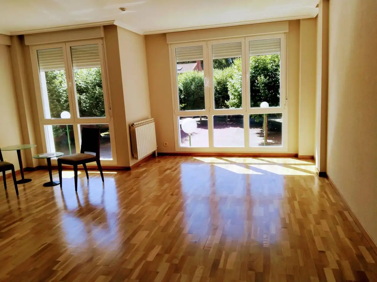 Sala de estar de Dúplex de alquiler en Burgos con Calefacción, Parquet y Amueblado