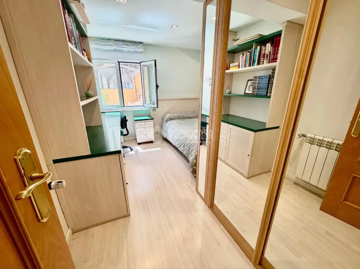 Habitación de Casa adosada en venta en León Capital  con Parquet, Terraza y Amueblado