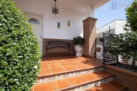 Villa con piscina in vendita a FUENTE ENCAÑA 50, imagen 5