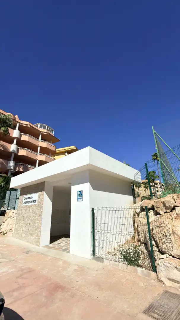 Vista exterior de Pis en venda en Fuengirola amb Aire condicionat, Calefacció i Terrassa