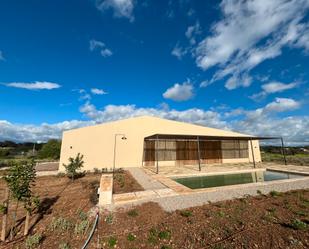 Vista exterior de Casa o xalet de lloguer en Llubí amb Aire condicionat, Piscina i Moblat