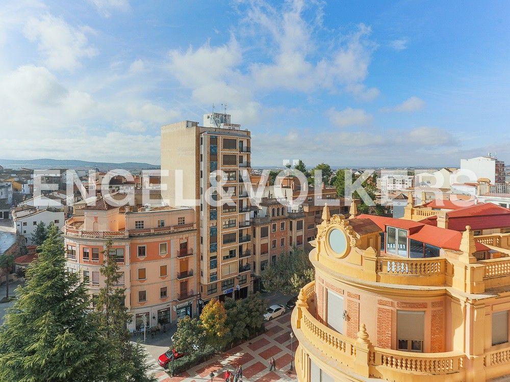 Vista exterior de Apartament en venda en Requena amb Calefacció, Moblat i Balcó