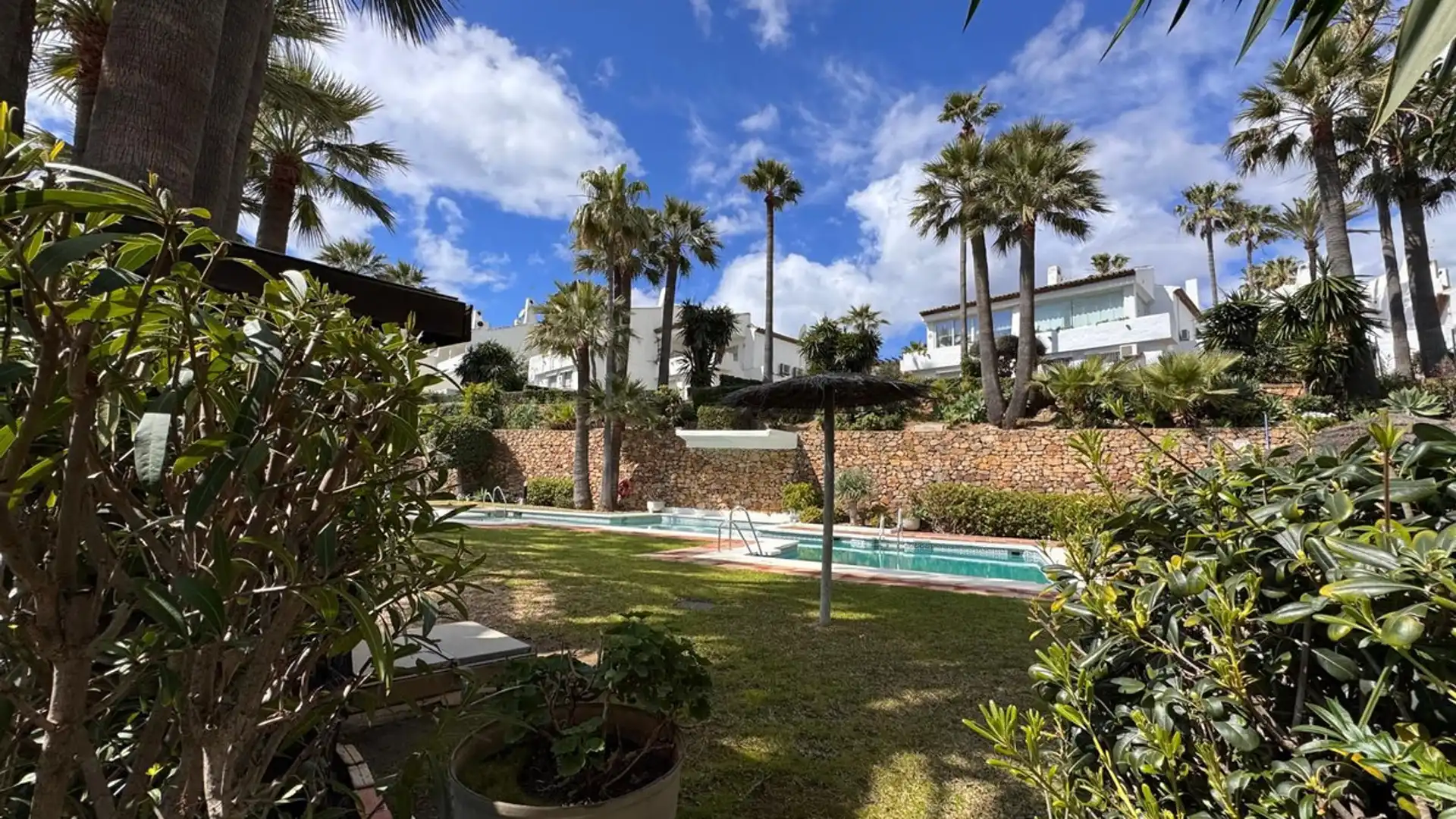 Jardí de Casa adosada en venda en Manilva amb Terrassa i Piscina
