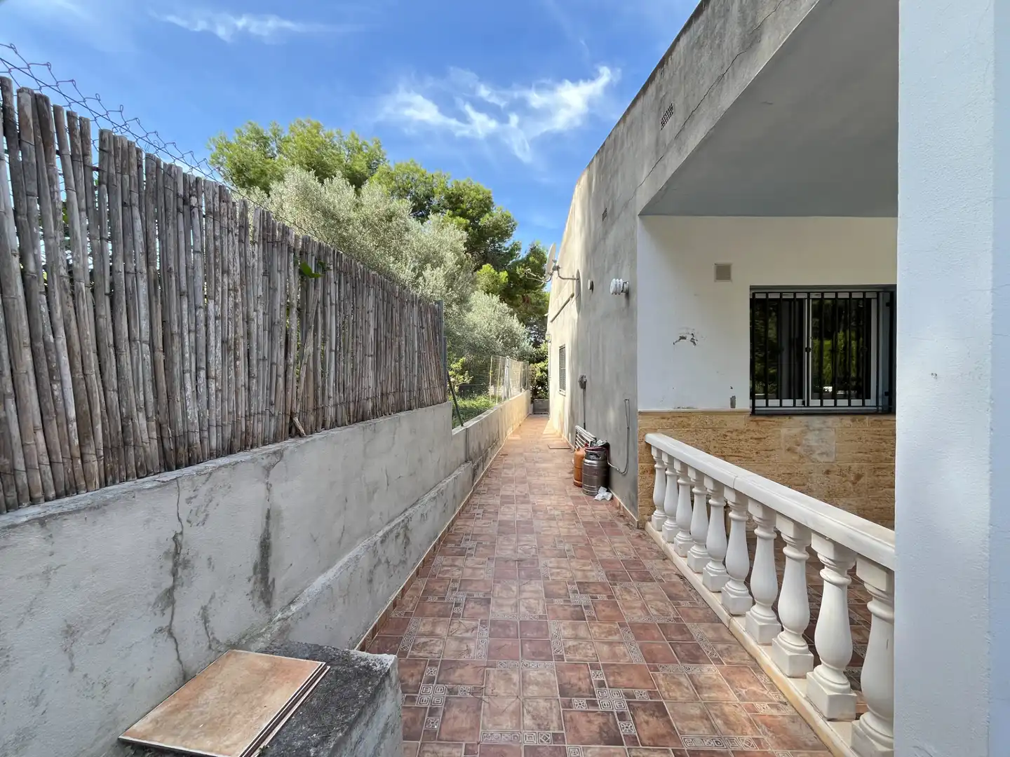 Vista exterior de Casa o xalet en venda en Sagunto / Sagunt amb Aire condicionat, Calefacció i Jardí privat