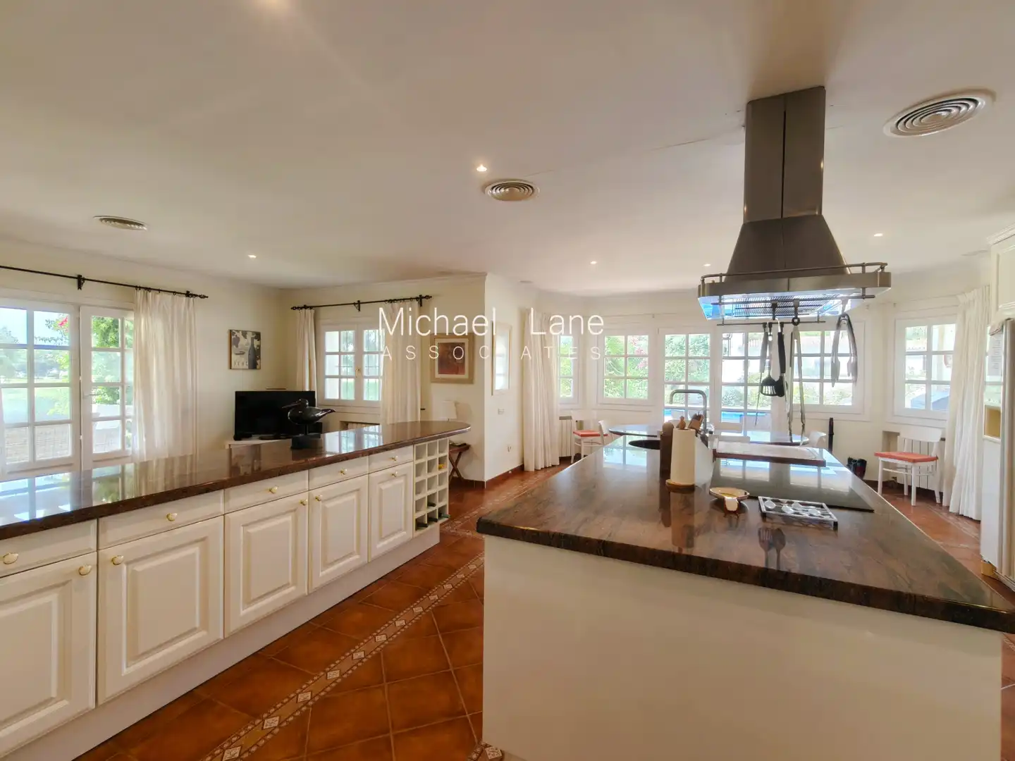 Kitchen of Houses for sale in Sotogrande  with Air Conditioner, Heating and Private garden