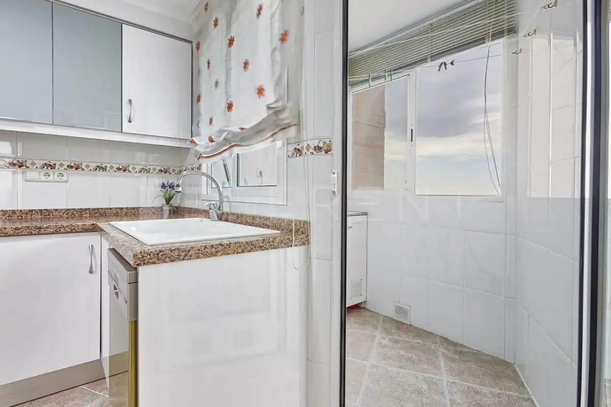 Bathroom of Apartments for rent in El Campello  with Air Conditioner, Heating and Private garden