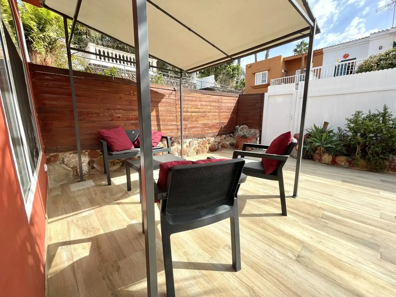 Terrasse von Maisonette zum Verkauf in San Bartolomé de Tirajana mit Klimaanlage, Privatgarten und Parkett