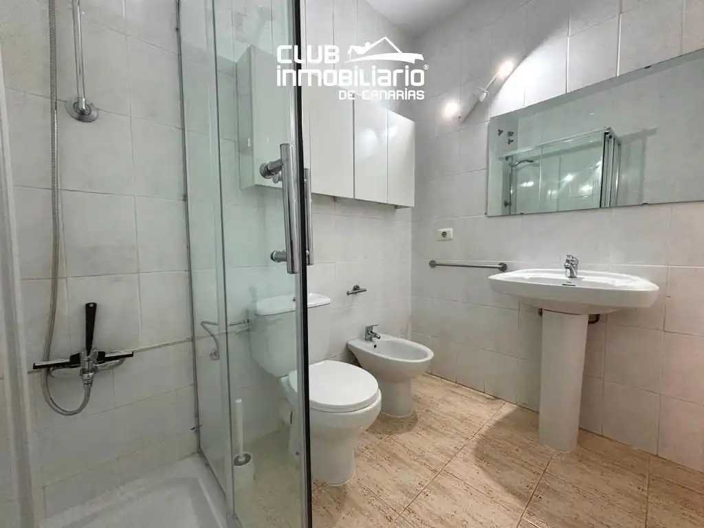 Bany de Pis de lloguer en Adeje amb Terrassa, Moblat i Piscina comunitària