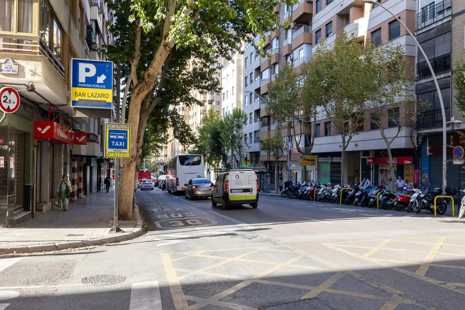 Gewerbefläche zum Verkauf in Avenida del Doctor Olóriz, imagen 3