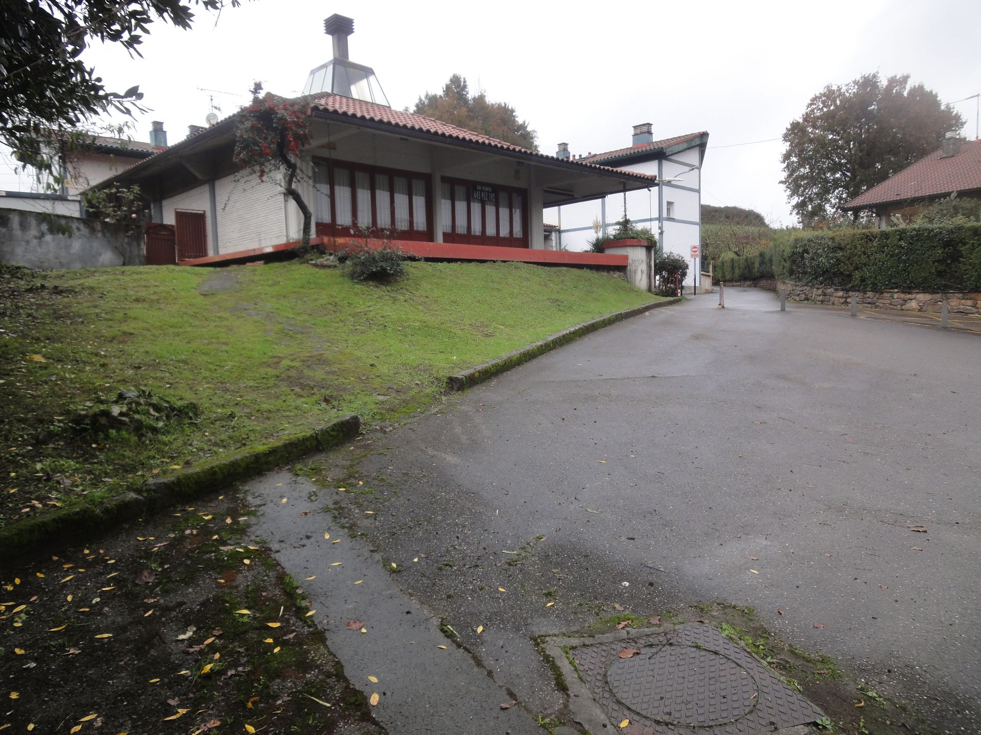 Vista exterior de Local en venda en Okondo amb Calefacció, Terrassa i Moblat