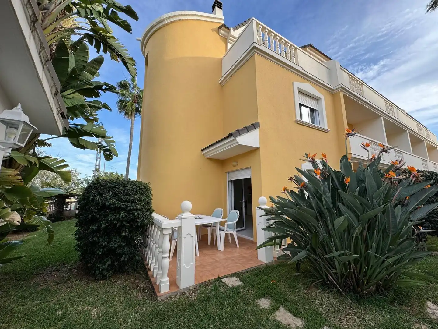 Vista exterior de Casa adosada en venta en Dénia con Aire acondicionado, Calefacción y Jardín privado