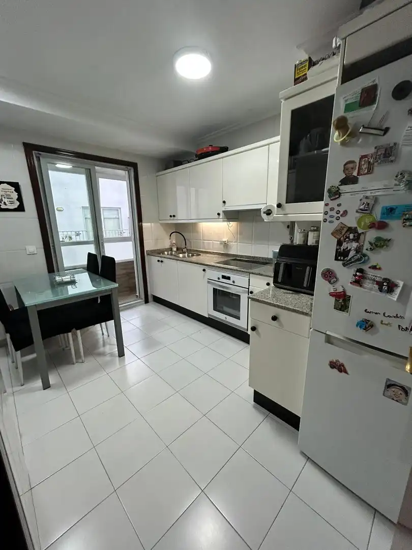Cocina de Apartamento de alquiler en Vigo  con Trastero