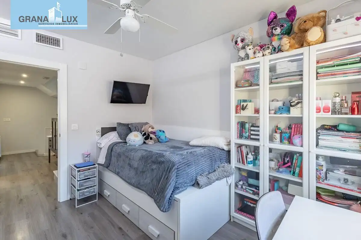 Bedroom of Houses for sale in Granada  with Air Conditioner, Heating and Terrace