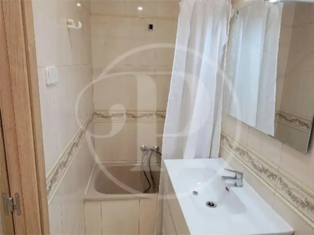 Bany de Apartament en venda en Valencia amb Aire condicionat
