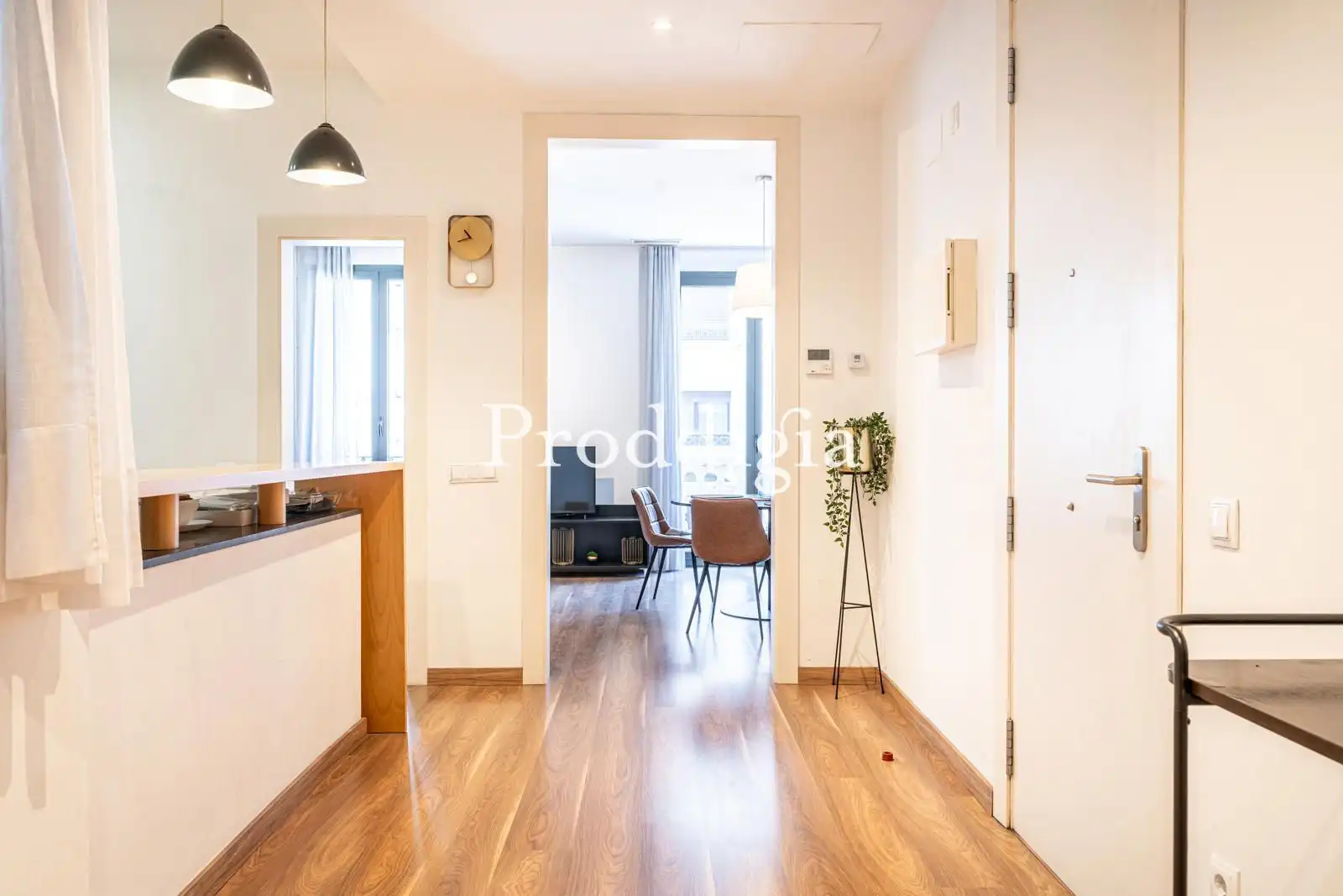 Flat for rent in Barcelona  with Air Conditioner and Furnished