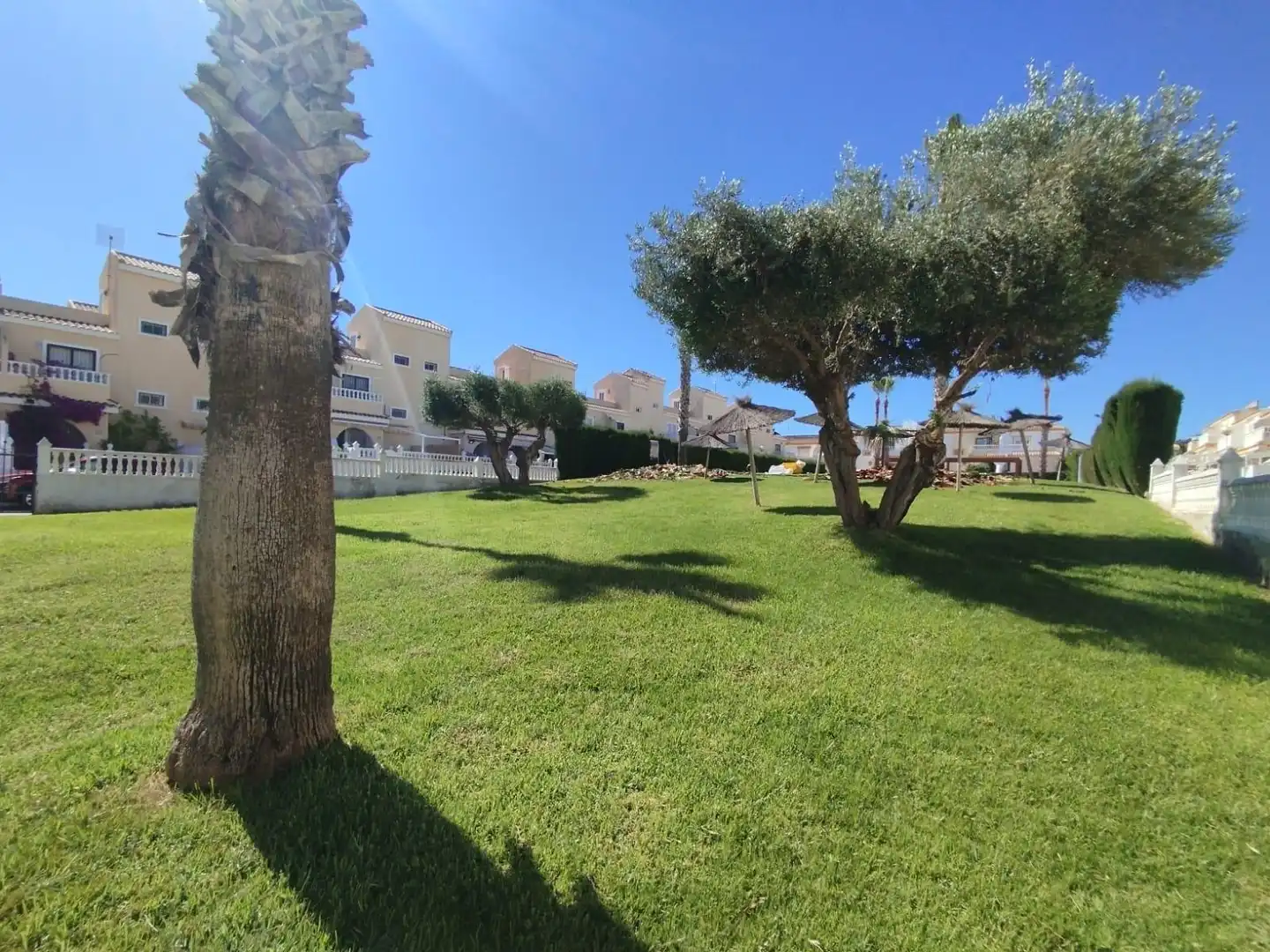 Vista exterior de Casa adosada en venda en Santa Pola amb Aire condicionat, Jardí privat i Terrassa