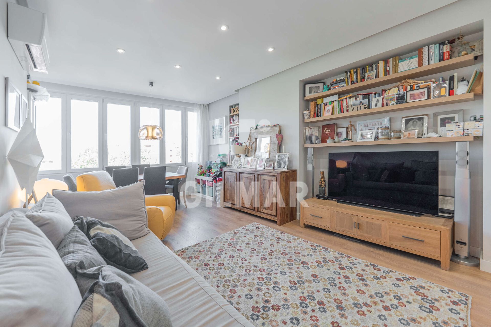 Living room of Flat for sale in  Madrid Capital  with Air Conditioner, Heating and Parquet flooring