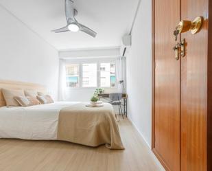 Bedroom of Flat to share in  Valencia Capital  with Air Conditioner, Washing machine and TV