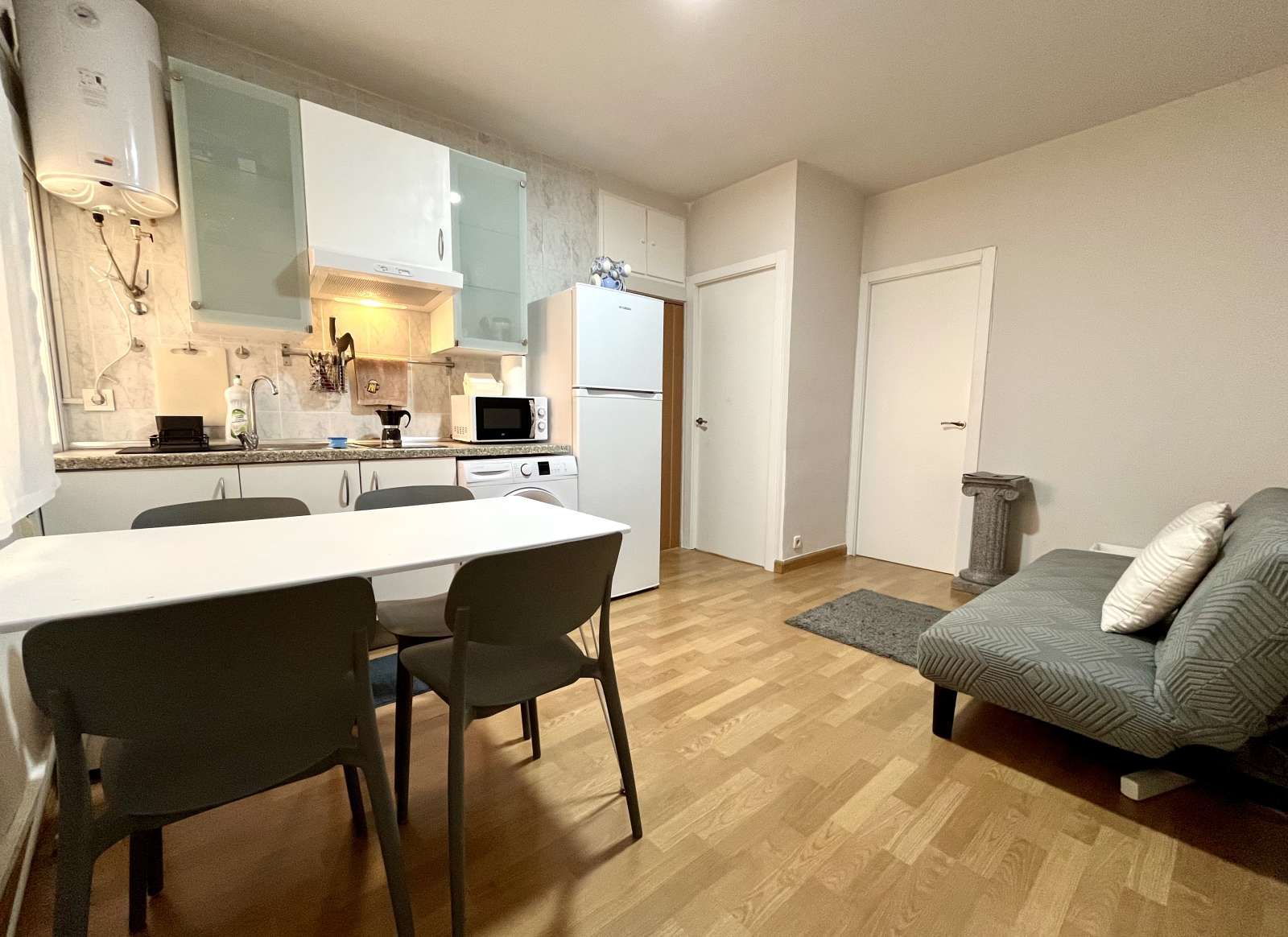 Cuina de Apartament per a compartir en  Madrid Capital amb Aire condicionat, Calefacció i Terrassa