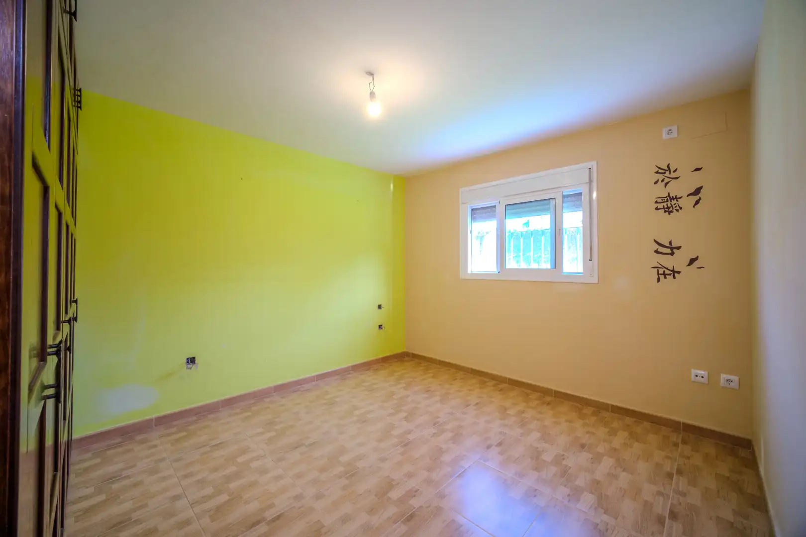 Dormitori de Casa o xalet en venda en Montequinto amb Jardí privat, Terrassa i Moblat