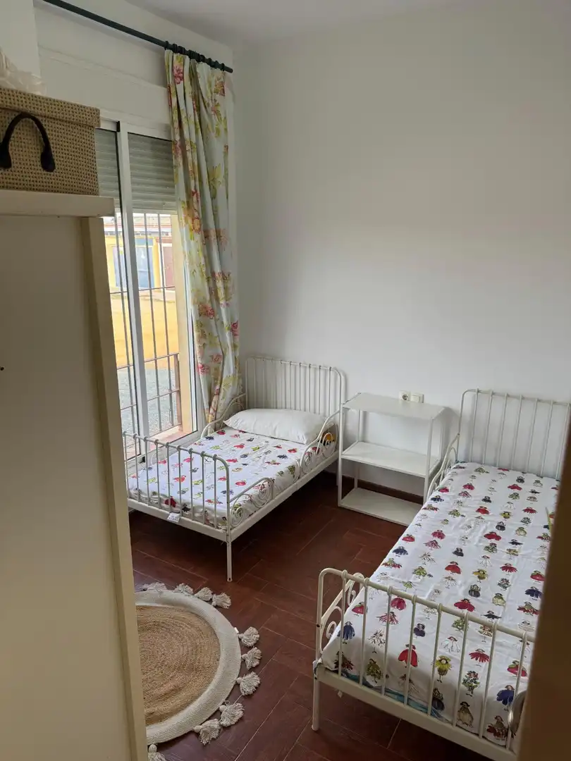 Dormitori de Casa o xalet en venda en Villanueva del Río y Minas amb Aire condicionat, Jardí privat i Terrassa