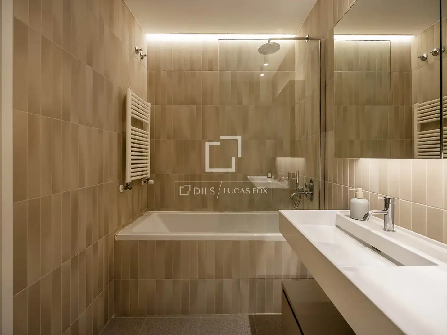 Appartamento con terrazza in vendita a Eixample, imagen 24