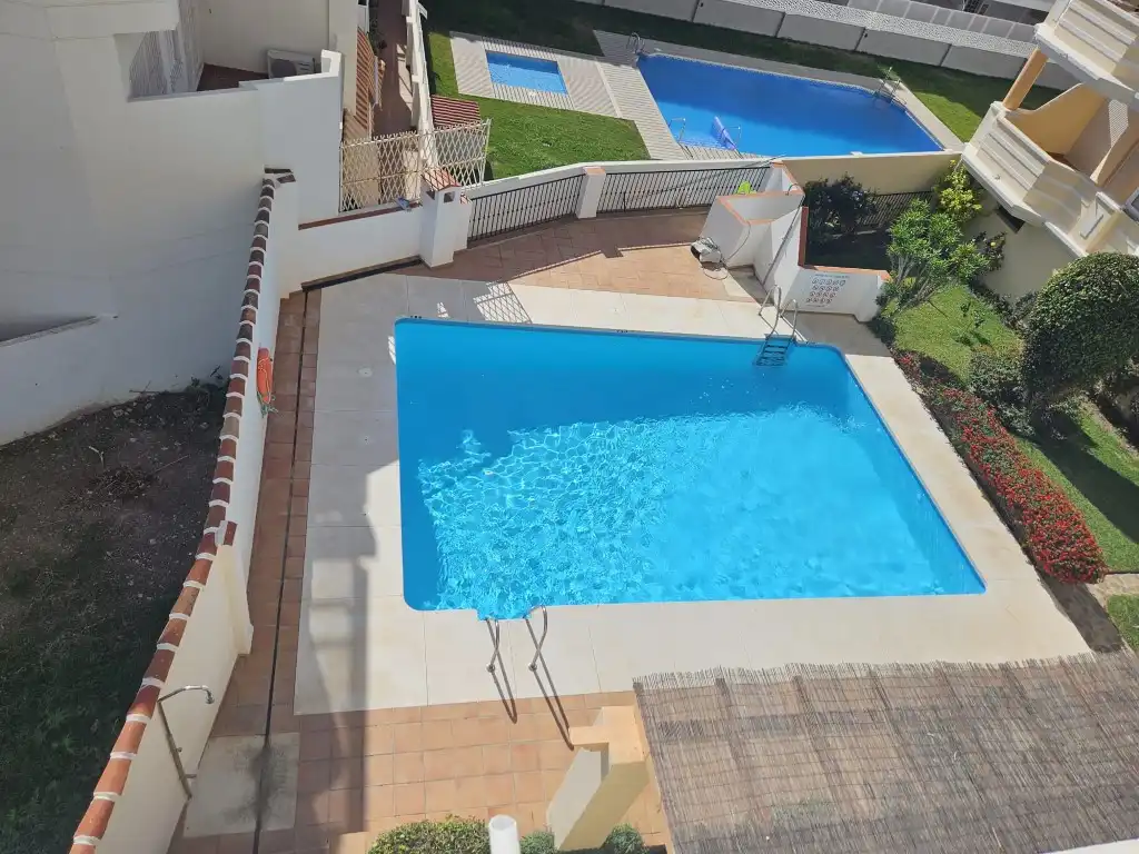 Piscina de Pis en venda en Torrox amb Jardí privat, Terrassa i Piscina