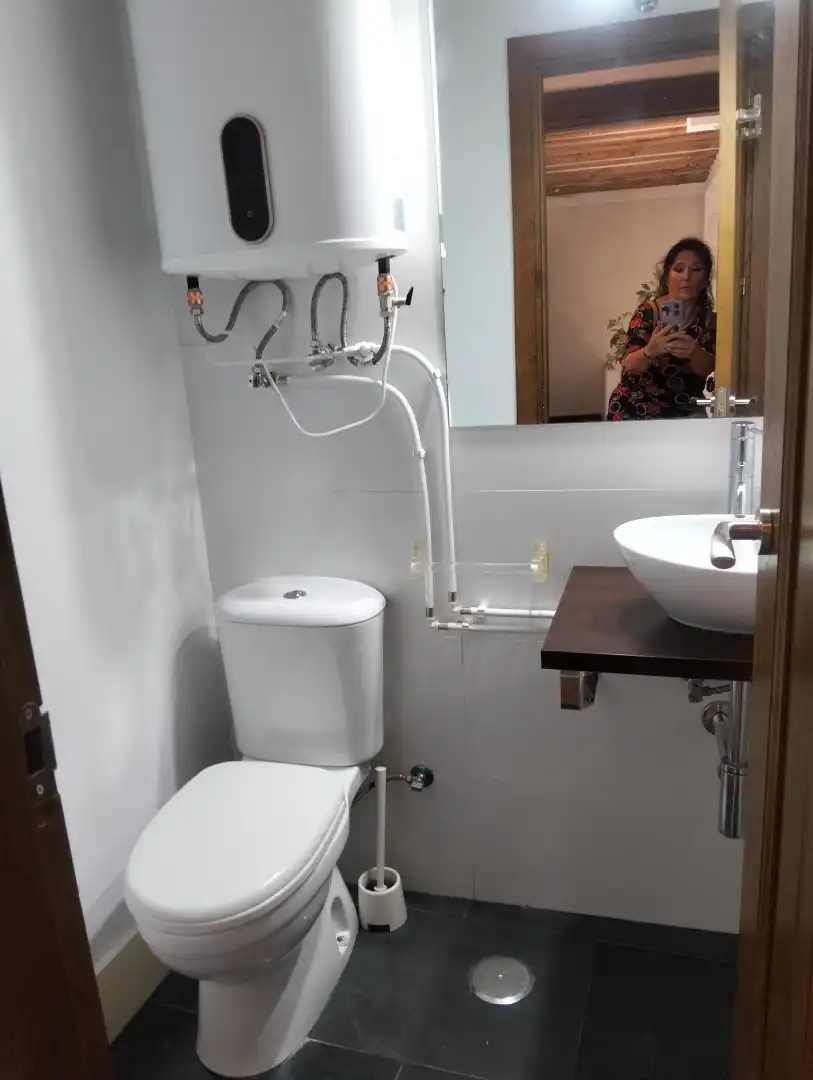 Baño de Apartamento de alquiler en Toledo con Aire acondicionado, Calefacción y Parquet