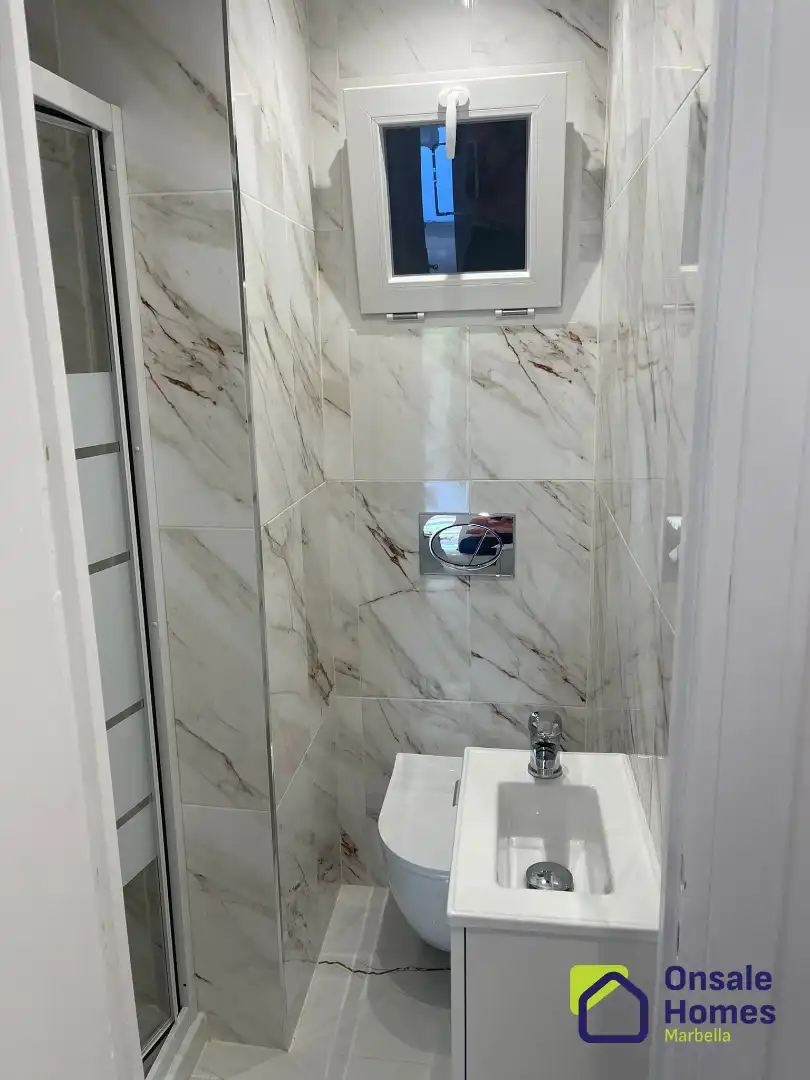 Bathroom of Flat for sale in Marbella