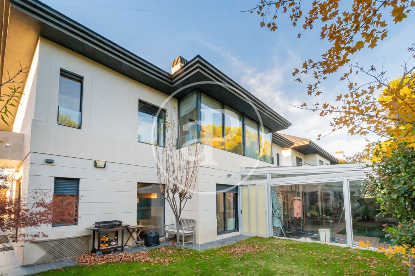 Vista exterior de Casa o xalet en venda en Boadilla del Monte amb Aire condicionat, Calefacció i Jardí privat