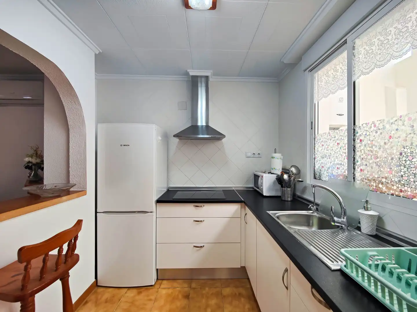 Cocina de Casa adosada de alquiler en Torrevieja con Aire acondicionado, Jardín privado y Terraza
