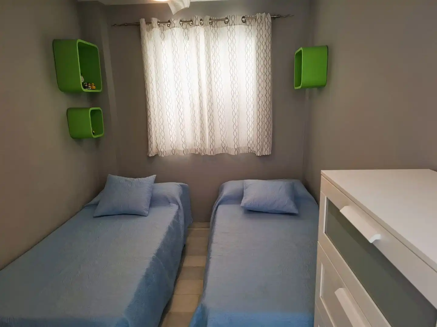 Schlafzimmer von Wohnungen zur Miete in Chiclana de la Frontera mit Klimaanlage, Heizung und Terrasse