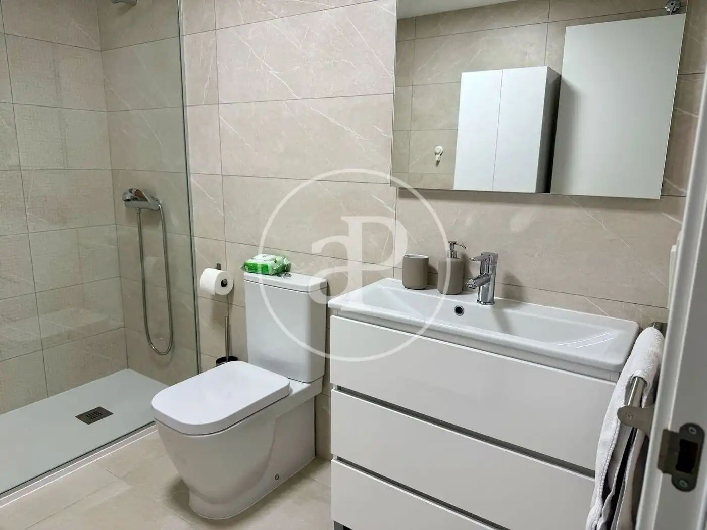 Bathroom of Flat for rent in Valencia  with Air Conditioner, Heating and Private garden