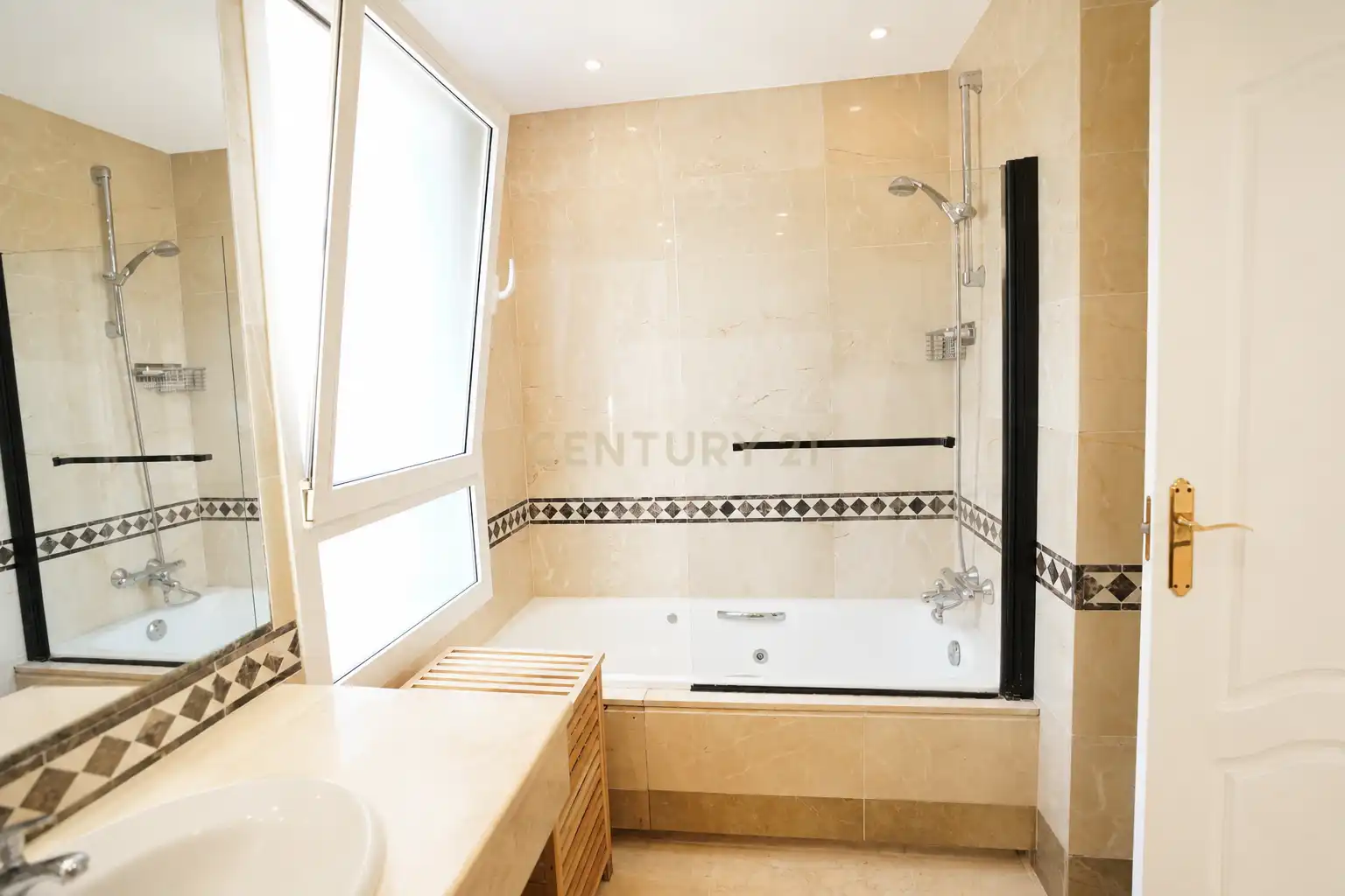 Bathroom of Houses for sale in Marbella  with Air Conditioner, Private garden and Oven