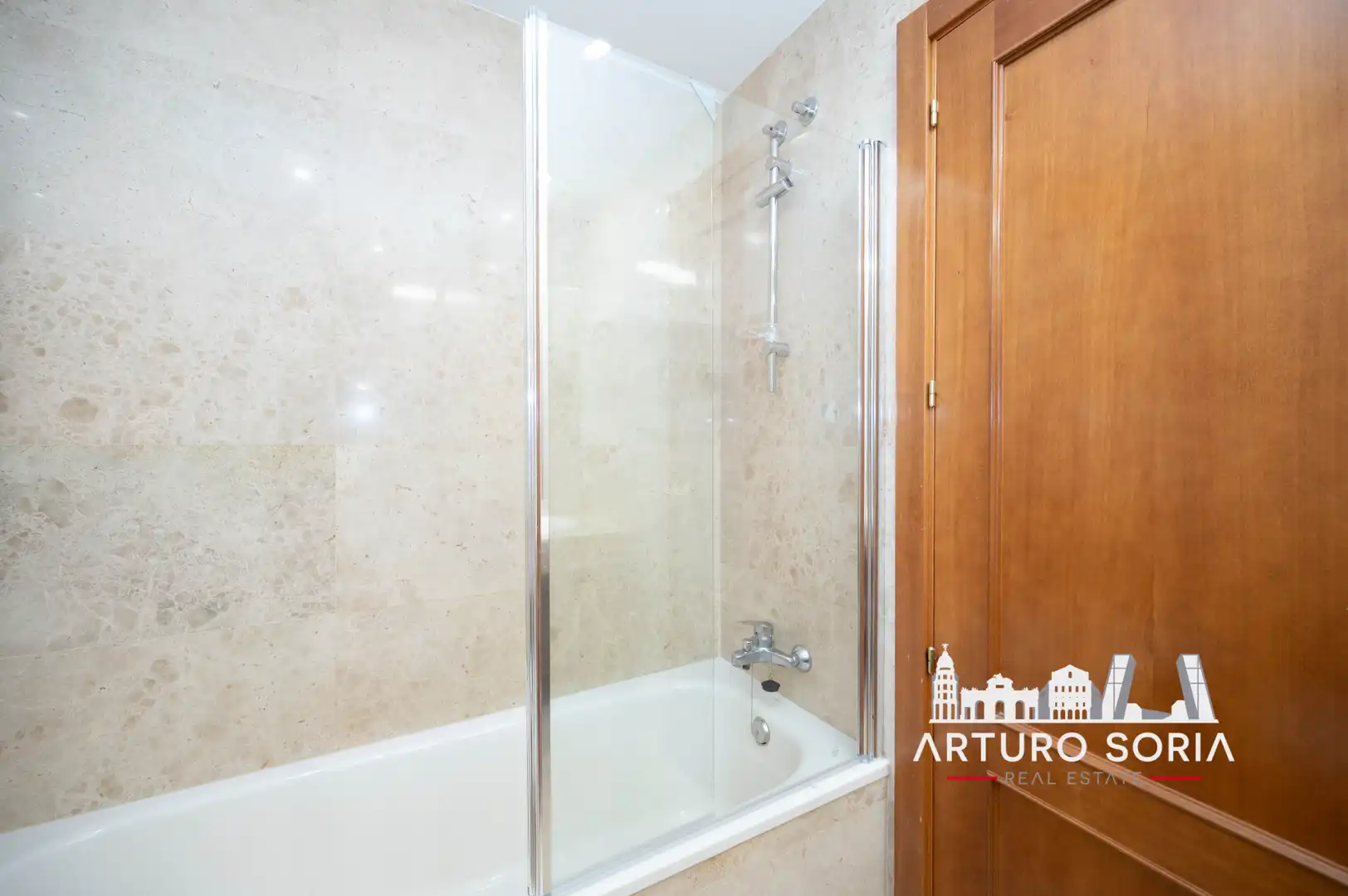 Bathroom of Flat for rent in Madrid  with Storage room and Community pool