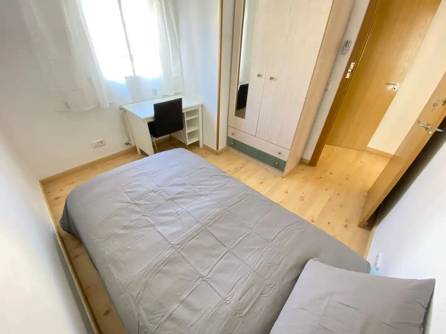 Habitació a Calle Escoriaza, 13, Los Ángeles