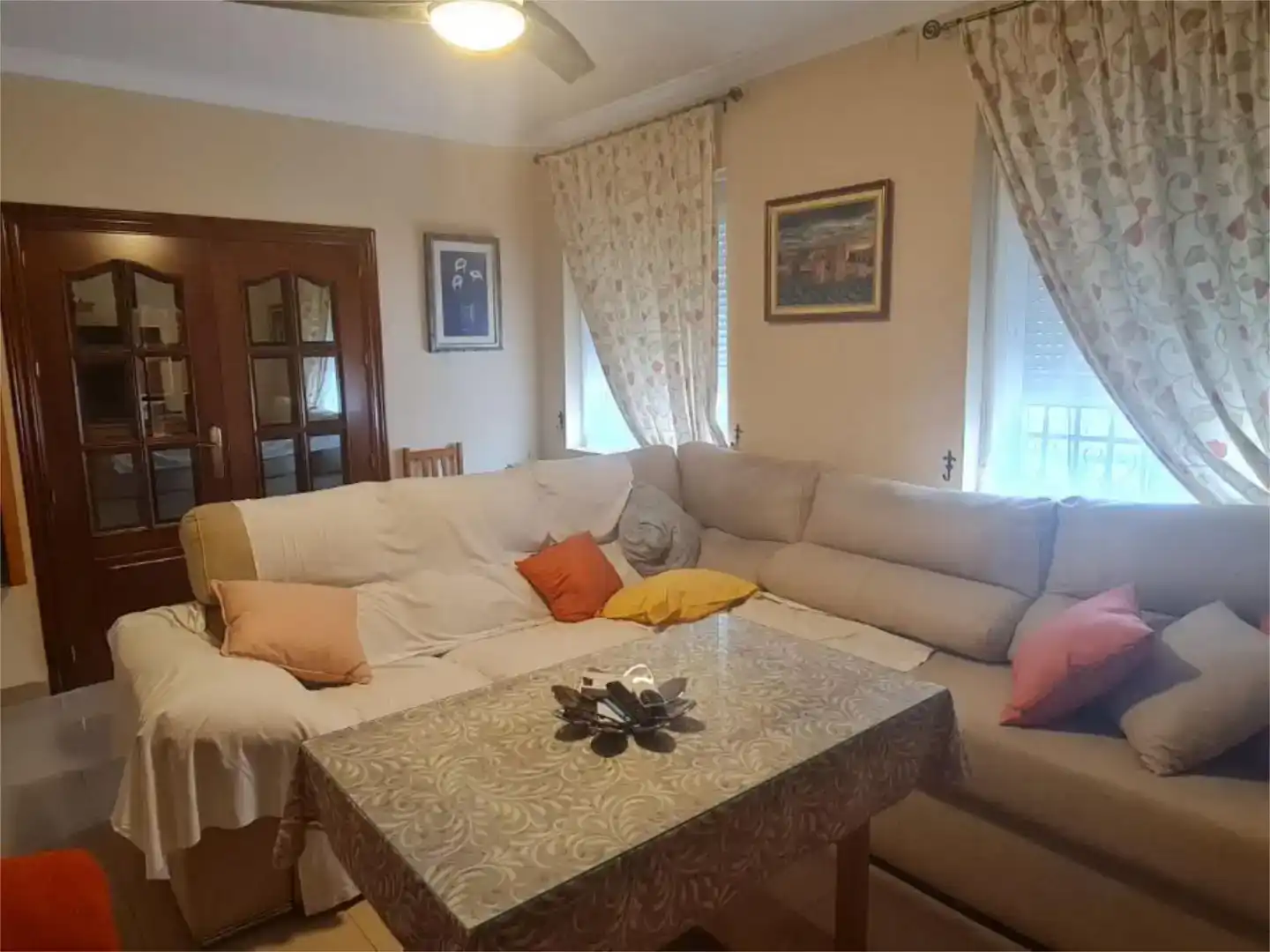 Sala d'estar de Casa o xalet en venda en Pinos Puente amb Piscina i Balcó