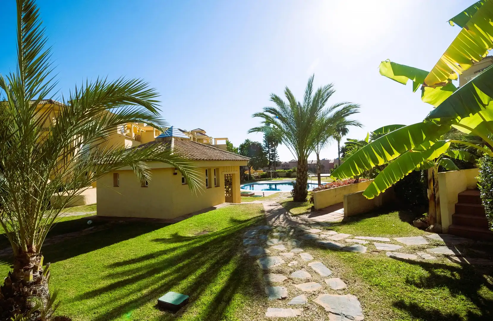 Jardín de Casa adosada en venta en Estepona con Aire acondicionado, Calefacción y Jardín privado