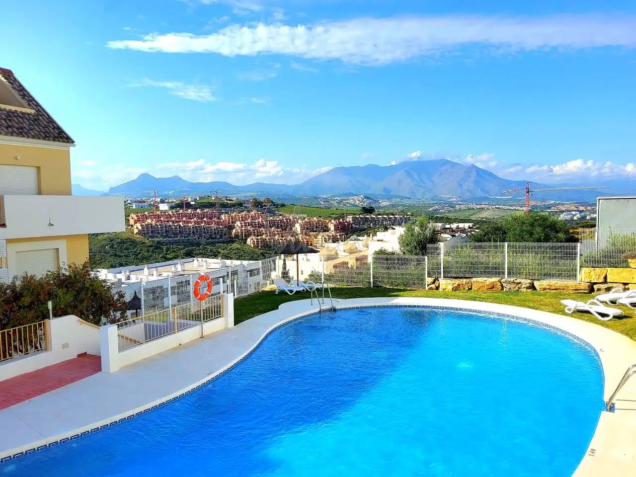 Apartamento de alquiler en La Duquesa
