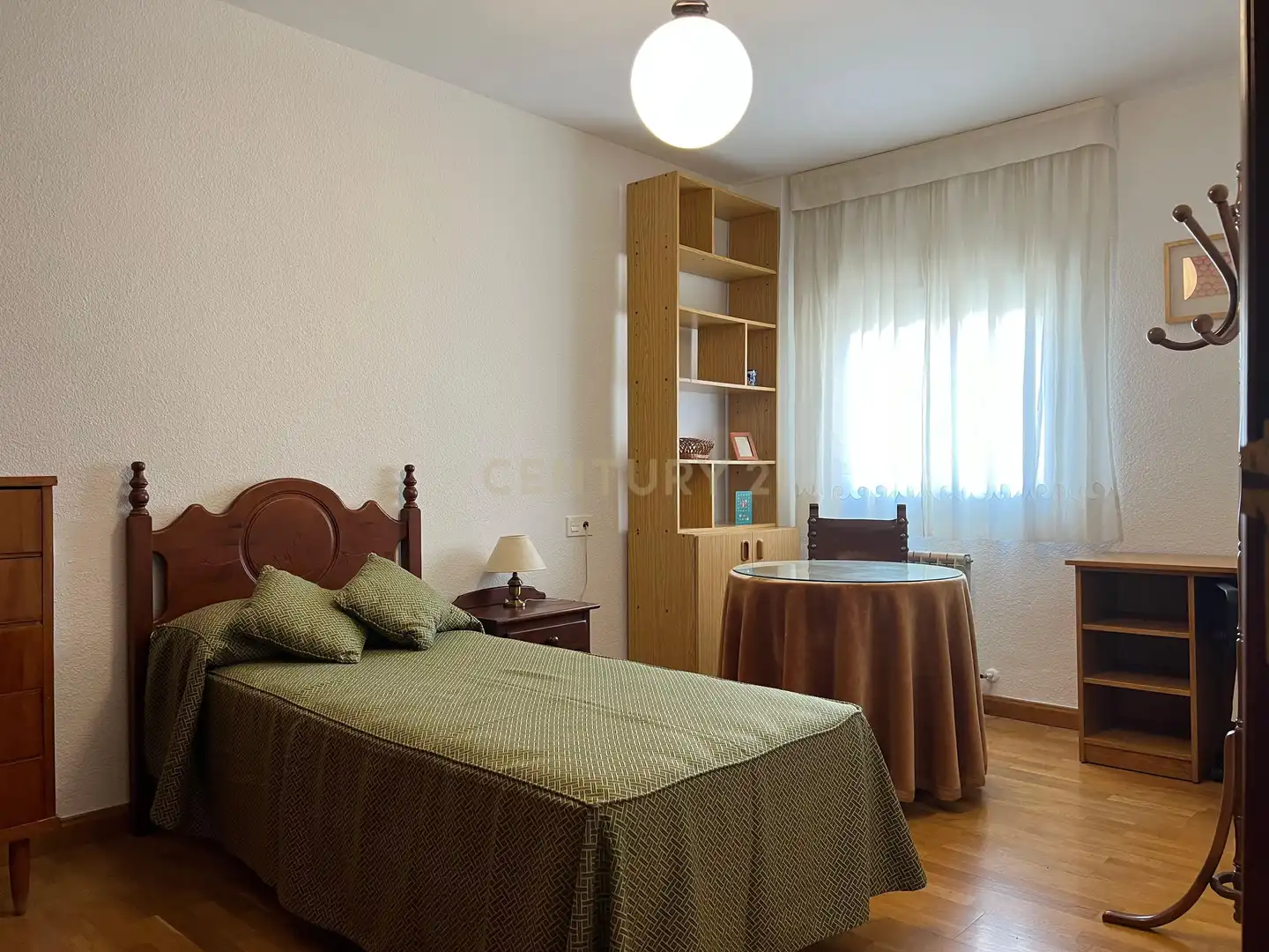 Dormitori de Apartament de lloguer en Granada amb Aire condicionat, Moblat i Forn
