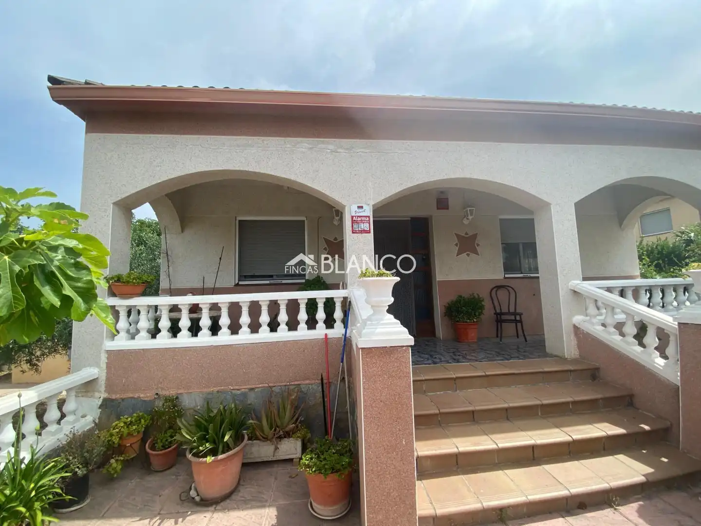 Vista exterior de Casa o xalet en venda en Piera amb Jardí privat, Moblat i Alarma