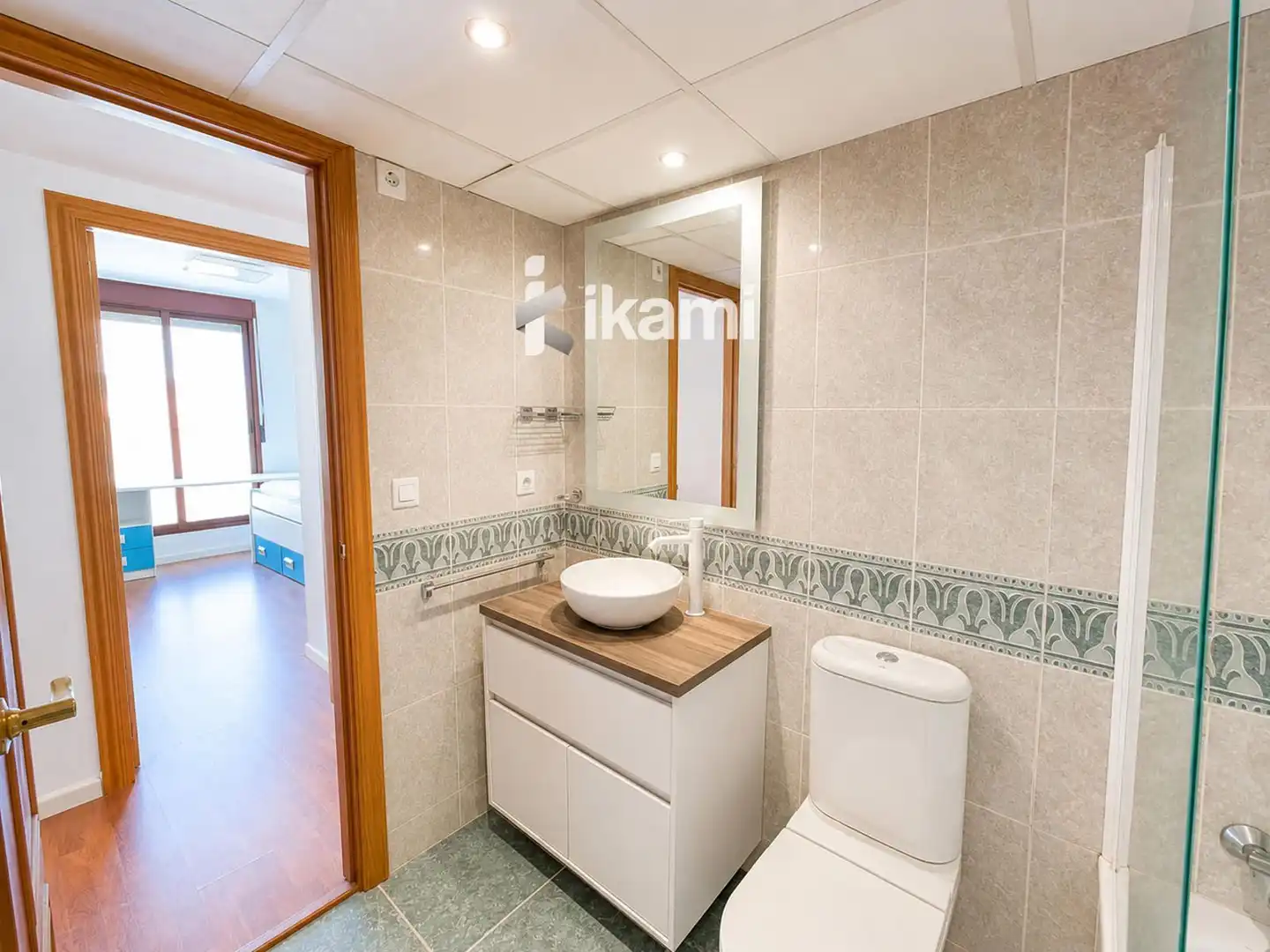 Baño de Piso en venta en Valencia con Aire acondicionado, Terraza y Piscina