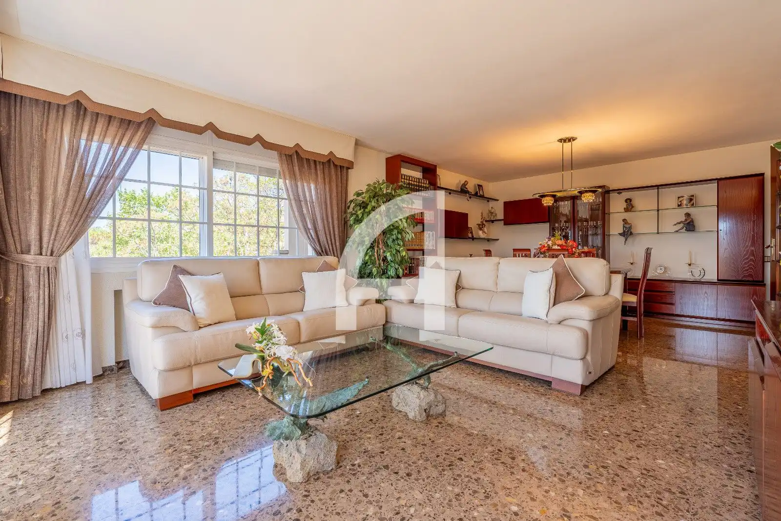 Sala de estar de Casa o chalet en venta en Molins de Rei con Aire acondicionado, Calefacción y Terraza