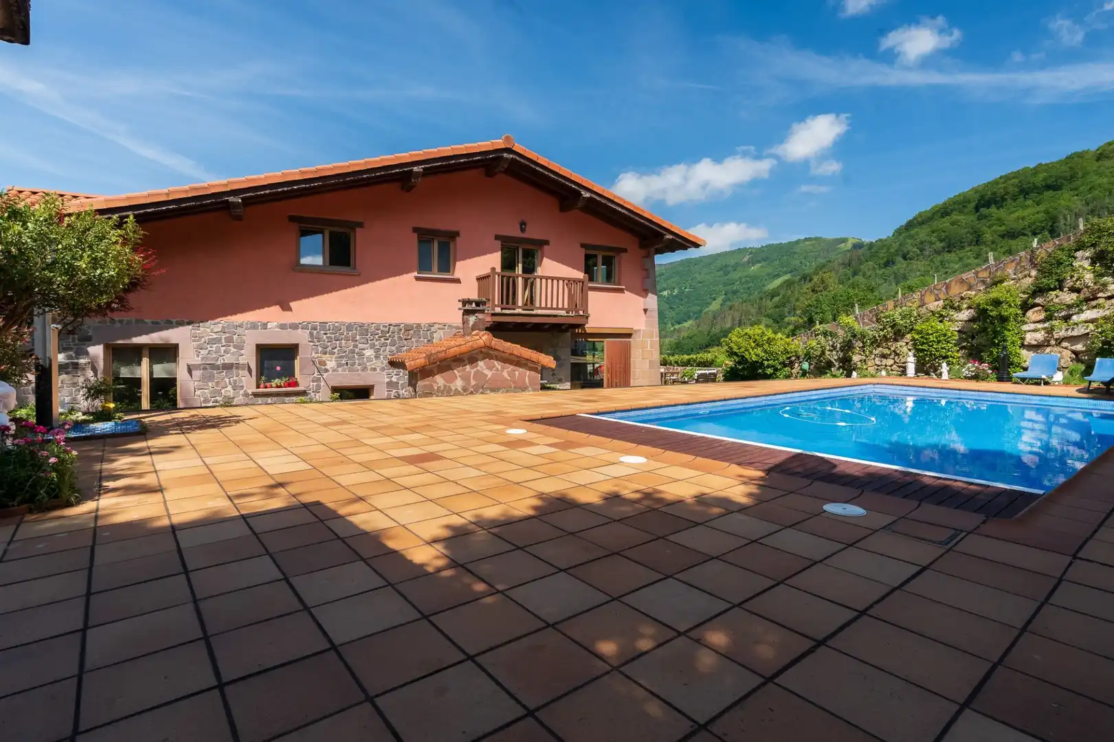 Piscina de Casa o chalet en venta en Elduain con Calefacción, Trastero y Amueblado