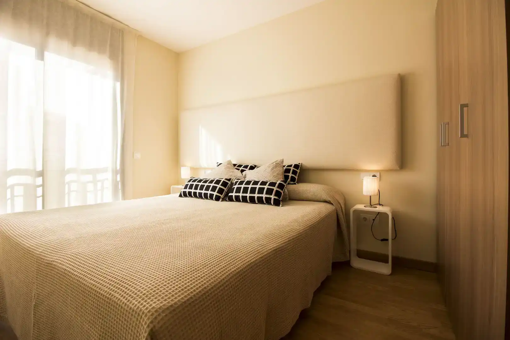 Schlafzimmer von Wohnung zur Miete in Cambrils mit Klimaanlage und Balkon