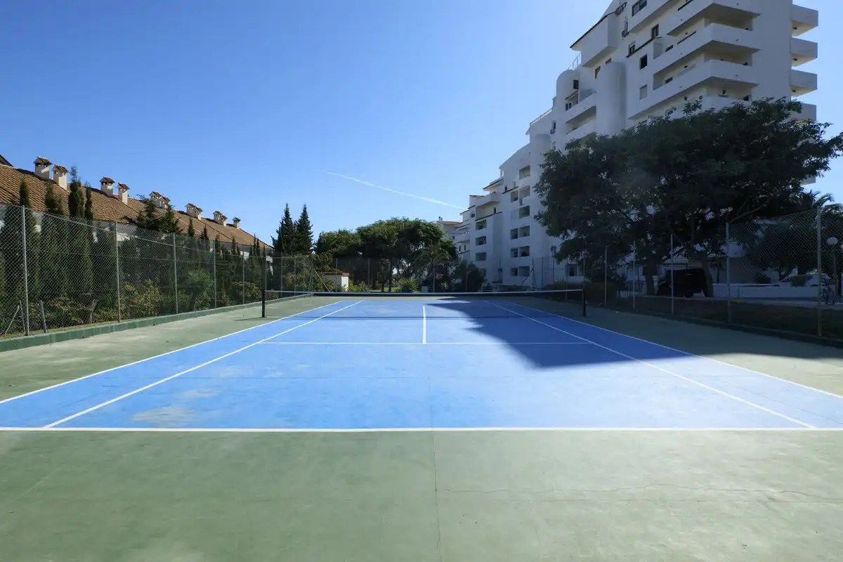 Vista exterior de Apartament en venda en Estepona amb Aire condicionat i Terrassa