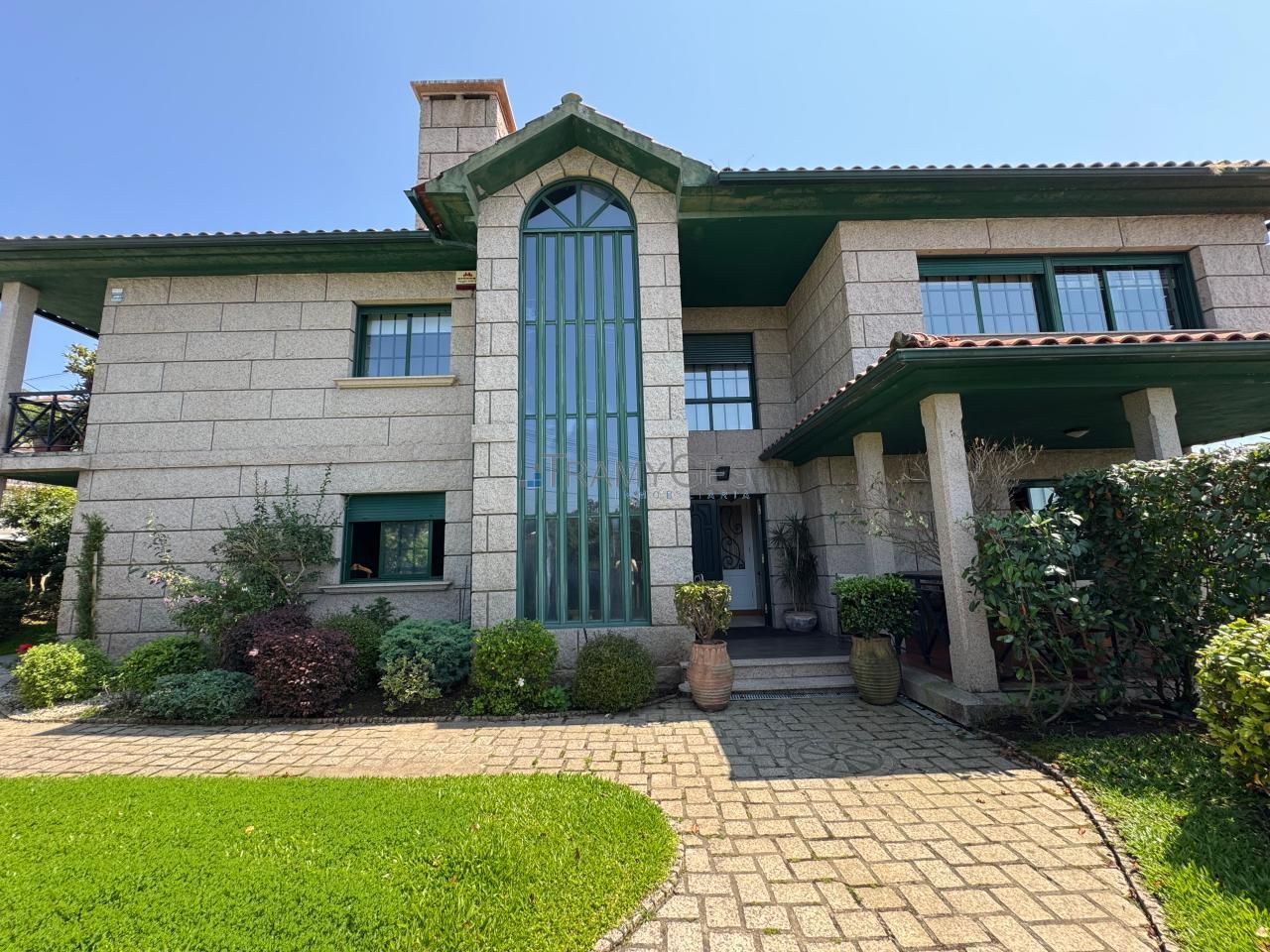 Vista exterior de Casa o xalet en venda en Vigo  amb Calefacció, Jardí privat i Parquet