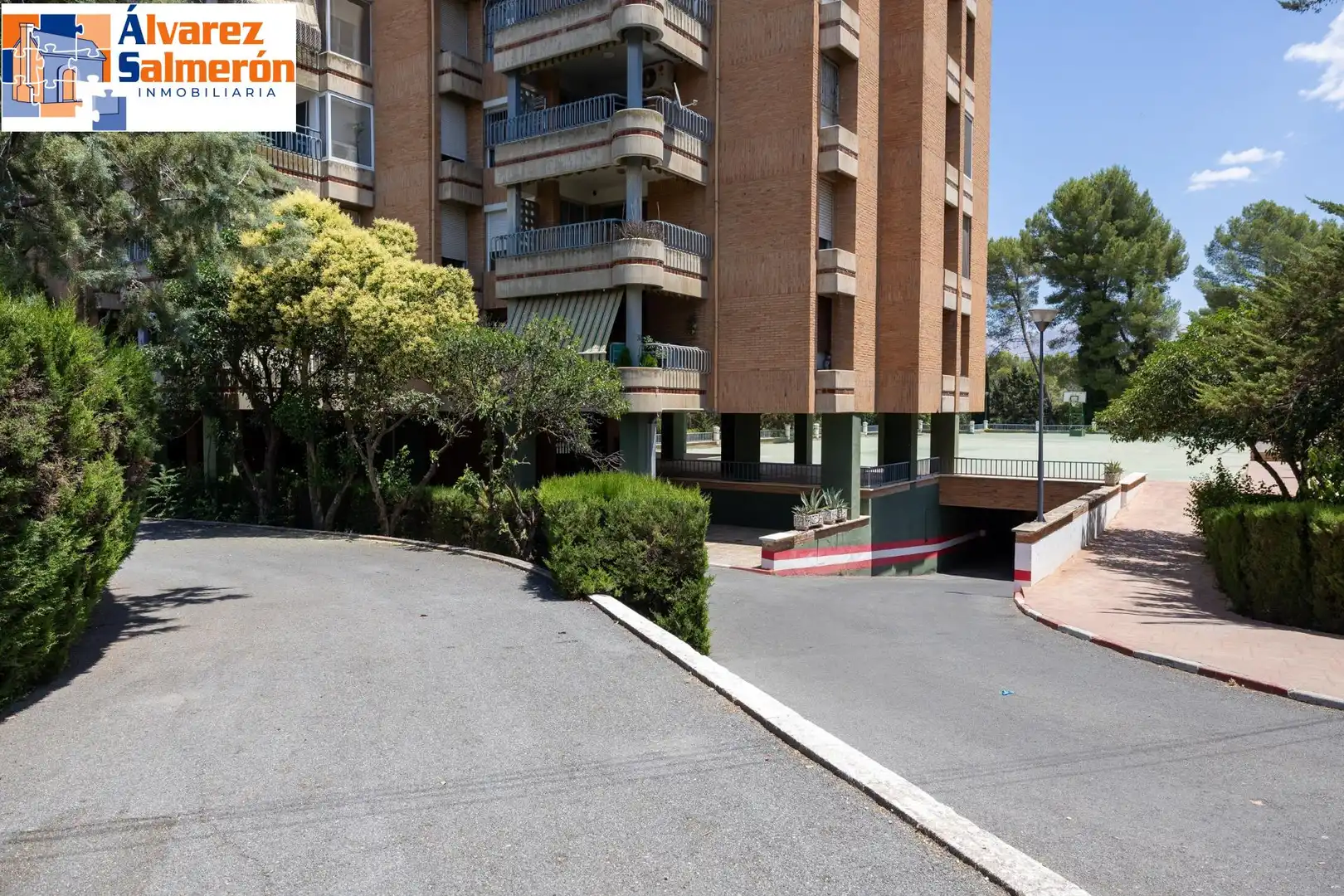 Vista exterior de Pis en venda en Albolote amb Balcó i Piscina comunitària