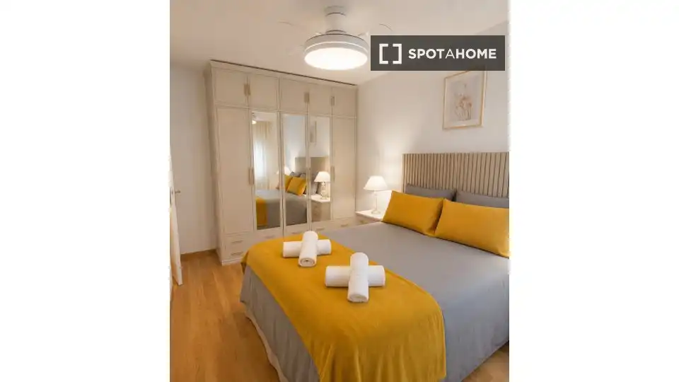 Bedroom of Flat for rent in Sevilla  with Air Conditioner, Heating and Furnished